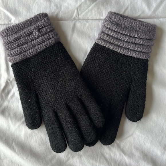 Black and Gray Knit Gloves with Button Accents, Great Condition! - Picture 2 of 2